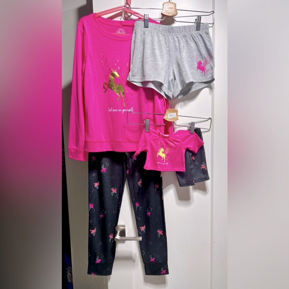 So x Kohl’s NWT 5-piece PJ set: long sleeve, 2 bottoms, matching doll outfit